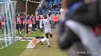Club verschießt Elfer doppelt: HSV stürmt nach Baumgart-Rauswurf aus der Krise