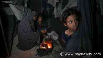 U.N. halts aid shipments through Gaza's main crossing after looting. It blames the crisis on Israel