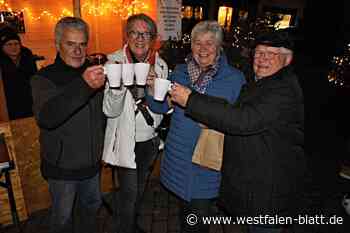 Kunsthandwerk und Glühwein auf dem Weihnachtsmarkt Nieheim