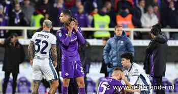 Duel van Denzel Dumfries en Stefan de Vrij niet meer hervat: Fiorentina-speler plots naar de grond, teamgenoten in tranen