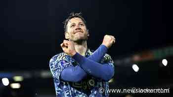 Ajax wint op karakter en dankzij spits Weghorst bij NEC