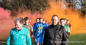 Voetbalclubs zetten ongeneeslijk zieke grensrechter Alberto (52) in de spotlights: ‘De artsen weten ook niet hoelang ik nog heb’