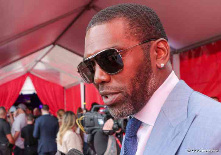 NFL Hall of Famer Randy Moss explains sunglasses on air: 'Battling something'