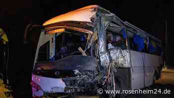 Schweres Busunglück in Frankreich: Mindestens zwei Tote und zahlreiche Verletzte