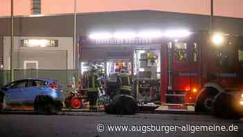 Brand in Lechhausen: Feuerwehr löscht Autowerkstatt