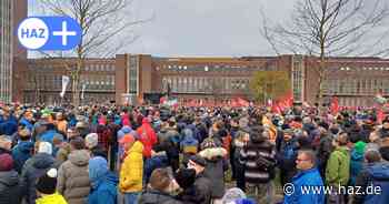 Warnstreik bei VW: 10000 Mitarbeiter legen in Wolfsburg Arbeit nieder