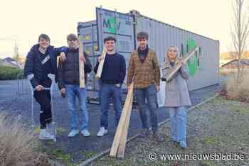 Leerlingen bouwen zeecontainer om tot duurzaam tiny house