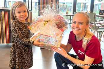 Anna wint kleurwedstrijd bij Cultuurcafé