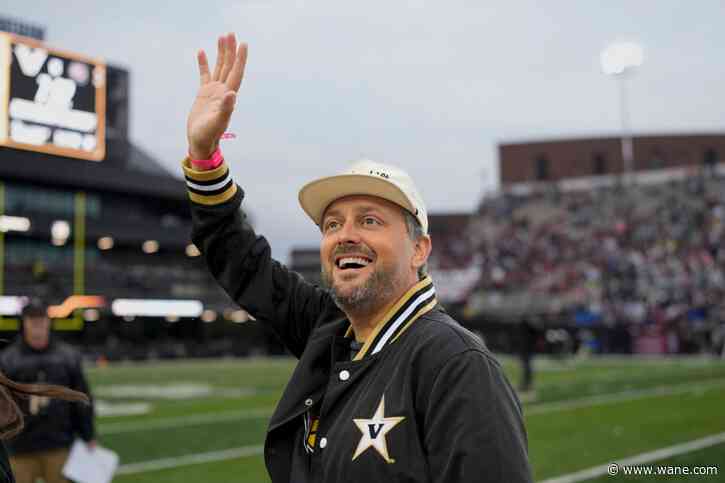 Standup comedian Nate Bargatze bringing world tour to the Coliseum in 2025