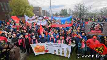 Warnstreiks an neun Standorten: 66.000 VW-Mitarbeiter demonstrieren gegen Sparpläne
