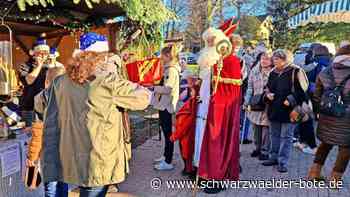 Dobler Adventsmarkt: Auf  Dorfplatz geht’s volksfestartig her