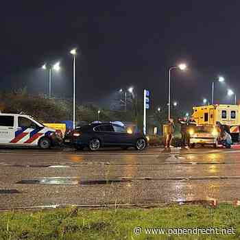Botsing tussen twee auto's op kluifrotonde