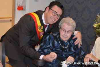 De laatste dag van Stefaan Devleeschouwer als burgemeester: onderzoeken in het UZ en  felicitaties voor 101-jarige Lucie