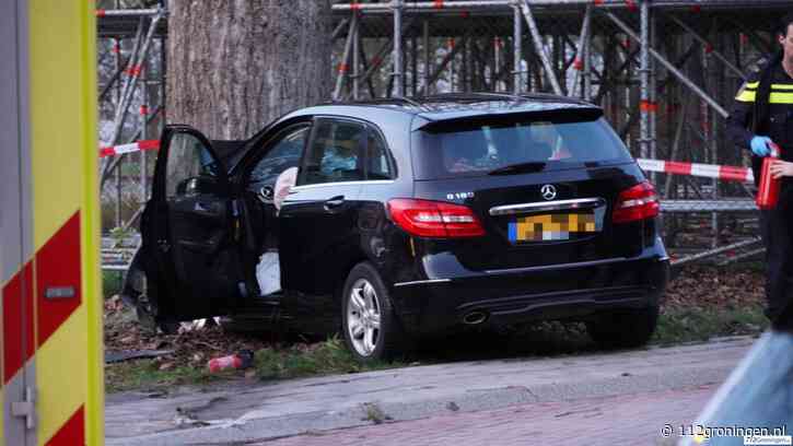 Twee inzittenden zwaargewond bij aanrijding Korreweg Groningen