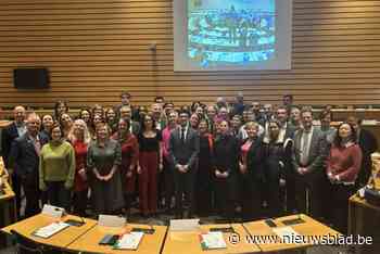 Nieuwe gemeenteraad schiet officieel uit startblokken, met meteen enkele wissels: zwangere politica moet verstek geven