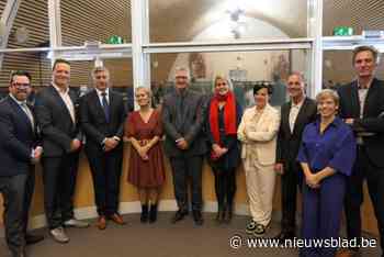 Verkozenen leggen de eed af in Temse