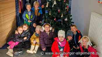BRK Kita Thaining schmückt Weihnachtsbaum