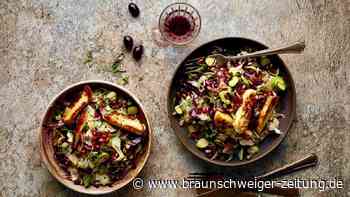 Gebratener Rosenkohlsalat mit Halloumi und Pancetta