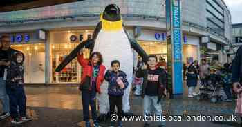 Shoppers enjoy dazzling parade of lights
