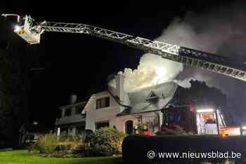 Zware brand legt woning in de as: “Hun twee blaffende honden hebben bewoners gewekt”