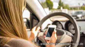 Im Raum Calw und Freudenstadt: Handy am Steuer - Polizei stellt mehrere Verstöße fest