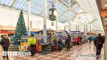 Shopping centre to stay open despite auction