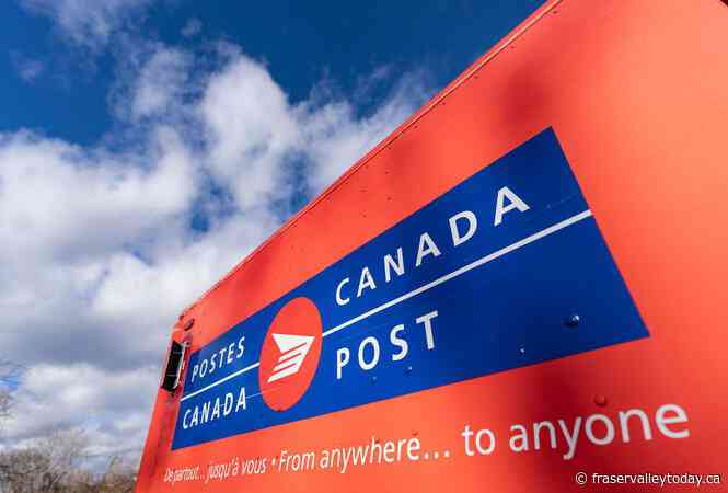 Canada Post removes deadline for Santa letter program amid strike