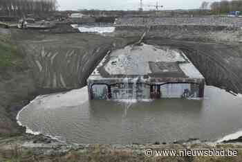 In aanbouw zijnde Scheldetunnel op Linkeroever deels onder water gezet, doorbreken dijk volgt later