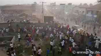 Krawalle bei Fußballspiel: Massenpanik in Guinea: Weit mehr als 100 Tote befürchtet