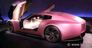 “Verkopen jullie wagens?”: controversiële roze Jaguar nu ook officieel voorgesteld in Miami