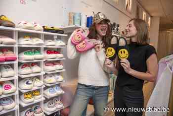 Smiley-sloffen breken jonge onderneemsters Margaux en Noury zuur op: “Al onze Instagram-accounts waren plots verwijderd”