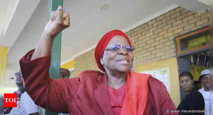 De eerste vrouwelijke president van Namibië, Netumbo Nandi-Ndaitawah, wordt verkozen