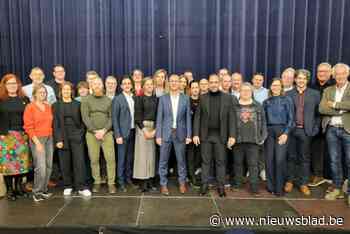 Nieuwe gemeenteraad onder leiding van burgemeester Jan Bertels legt eed af