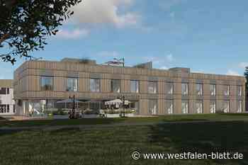 Regierungspräsidentin Anna Katharina Bölling übergibt Förderbescheid