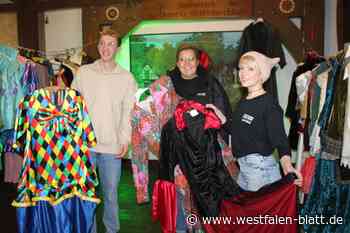 Beim Weihnachtsbummel Kostüme erstanden