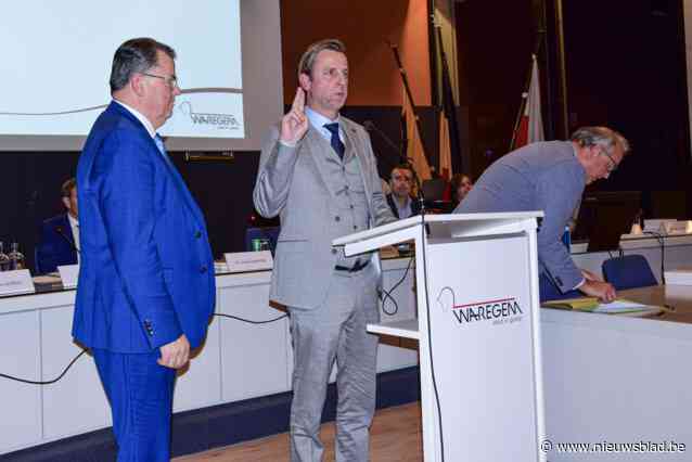 Nieuwe burgemeester die onlangs vrouw verloor, geeft emotionele speech tijdens eedaflegging: “Toekomst zal nooit meer dezelfde zijn zonder mijn first lady”