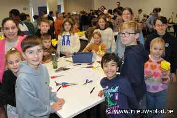 Papieren bloemen van kleine basisschool prijken op Wereldtentoonstelling in Japan: “Trots op internationale uitstraling”