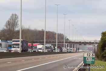Zwaar ongeval op E313 in Massenhoven: snelweg richting Antwerpen nog steeds volledig versperd