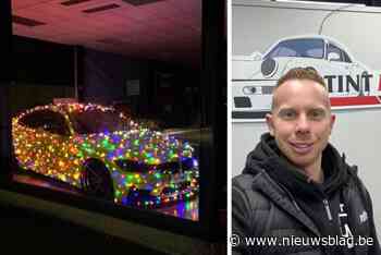 Autofreak hangt 1.500 kerstlichtjes aan zijn BMW: “Jammer dat ik er niet de baan mee op mag”