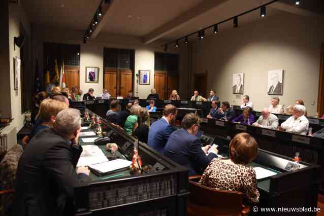 Oppositie laat meteen van zich horen op installatie nieuwe gemeenteraad: “Dat wordt hier het Disneyland aan de Dender”
