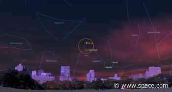 See the moon and Venus take a sunset stroll through the night sky tonight