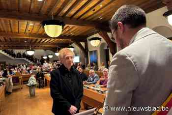 Suzanne (86) legt eed af als oudste raadslid: “Voor het eerst in gemeenteraad, maar ik ben niet nieuw in de politiek”