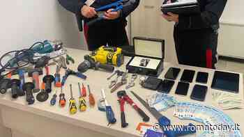 Il covo di latinos con orologi di lusso rubati e il kit dello scasso