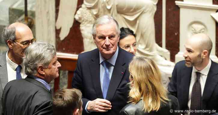 Frankreichs Parlament vor Misstrauensvotum – Debatte startet