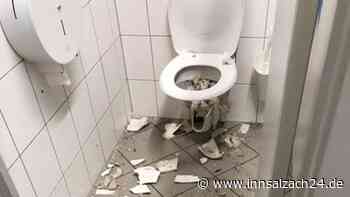 Burghauser Herrentoilette wiederholt zerstört: Edelstahl als Lösung gegen Vandalismus?