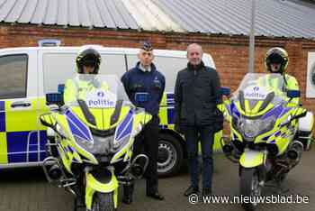Eerste politievoertuigen kleuren geel-blauw om ze zichtbaarder te maken