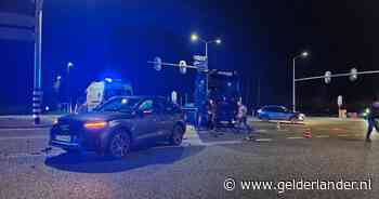Botsing tussen auto en vrachtwagen op Weemstraat in Wehl