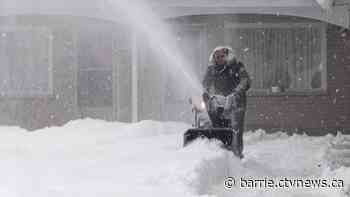 Snow hammers parts of Muskoka as residents continue digging out