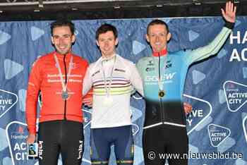 Herboren Kenny Roelandt viert zijn 38ste verjaardag met wereldtitel veldrijden: “Bekroning na lange revalidatie”