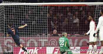 Ajax geeft door ongelukkige eigen goal Pasveer zege uit handen in topper tegen FC Utrecht